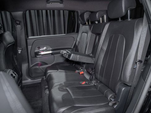 New 2025 Mercedes-Benz GLB 250 4MATIC image 11