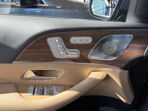 Used 2026 Mercedes-Benz GLS 450 4MATIC image 12