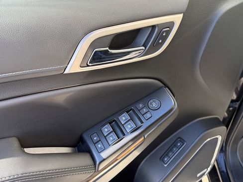 Used 2019 GMC Yukon Denali w/ Denali Ultimate Package image 12