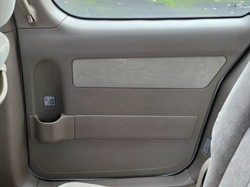 Used 1998 Toyota Sienna CE image 25
