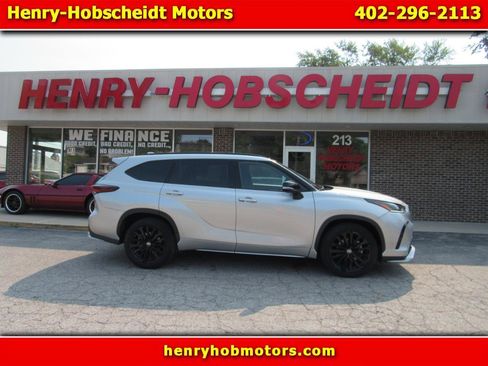 Used 2024 Toyota Highlander XSE FWD image 1