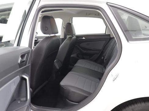 Used 2025 Volkswagen Jetta SE w/ Sunroof Package FWD image 13