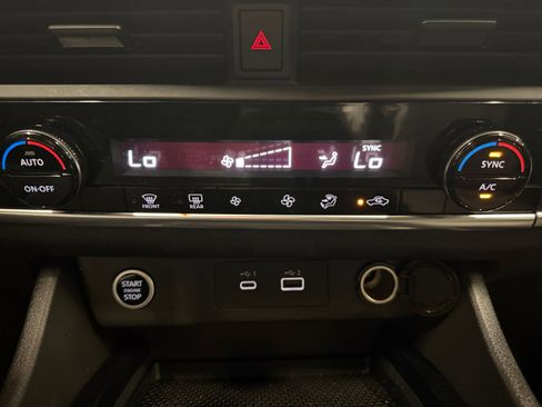 Used 2023 Nissan Rogue SV image 19