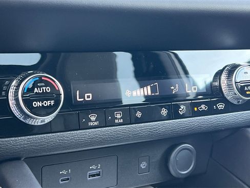 New 2025 Mitsubishi Outlander SE image 22