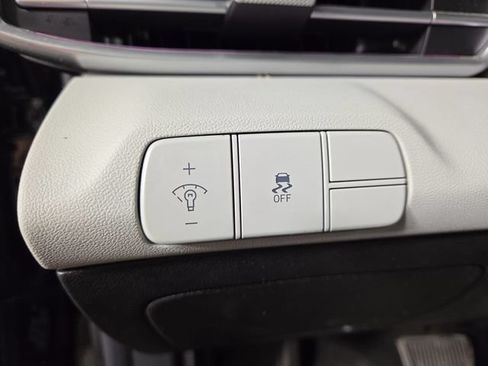 Used 2025 Hyundai Elantra Limited FWD image 27