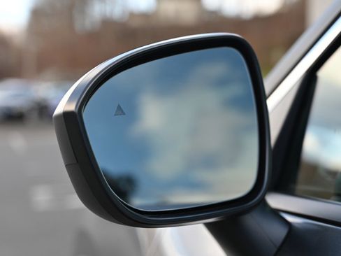 Used 2023 Nissan Rogue S image 9