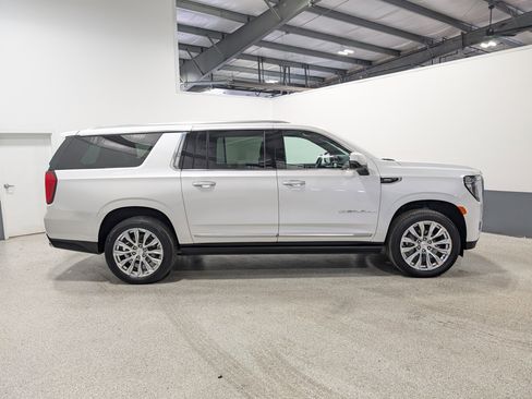 Used 2024 GMC Yukon XL Denali image 2