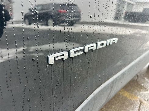 Used 2023 GMC Acadia SLT image 32
