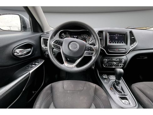 Used 2019 Jeep Cherokee Latitude w/ Popular Appearance Group AWD/4WD image 8