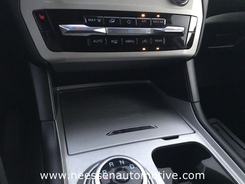 Used 2022 Ford Explorer XLT image 28