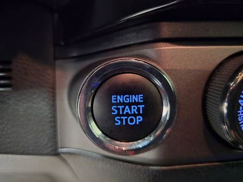 Used 2017 Toyota Tacoma TRD Off-Road w/ Premium & Technology Package image 21