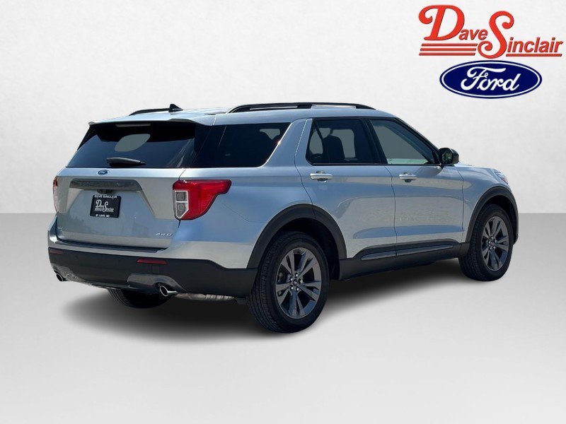 Used 2024 Ford Explorer XLT w/ Equipment Group 202A AWD/4WD image 7