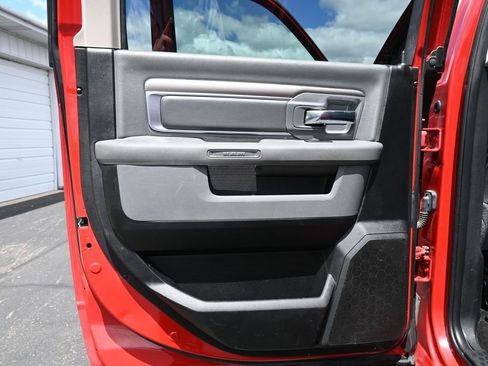 Used 2018 RAM 1500 SLT AWD/4WD image 35