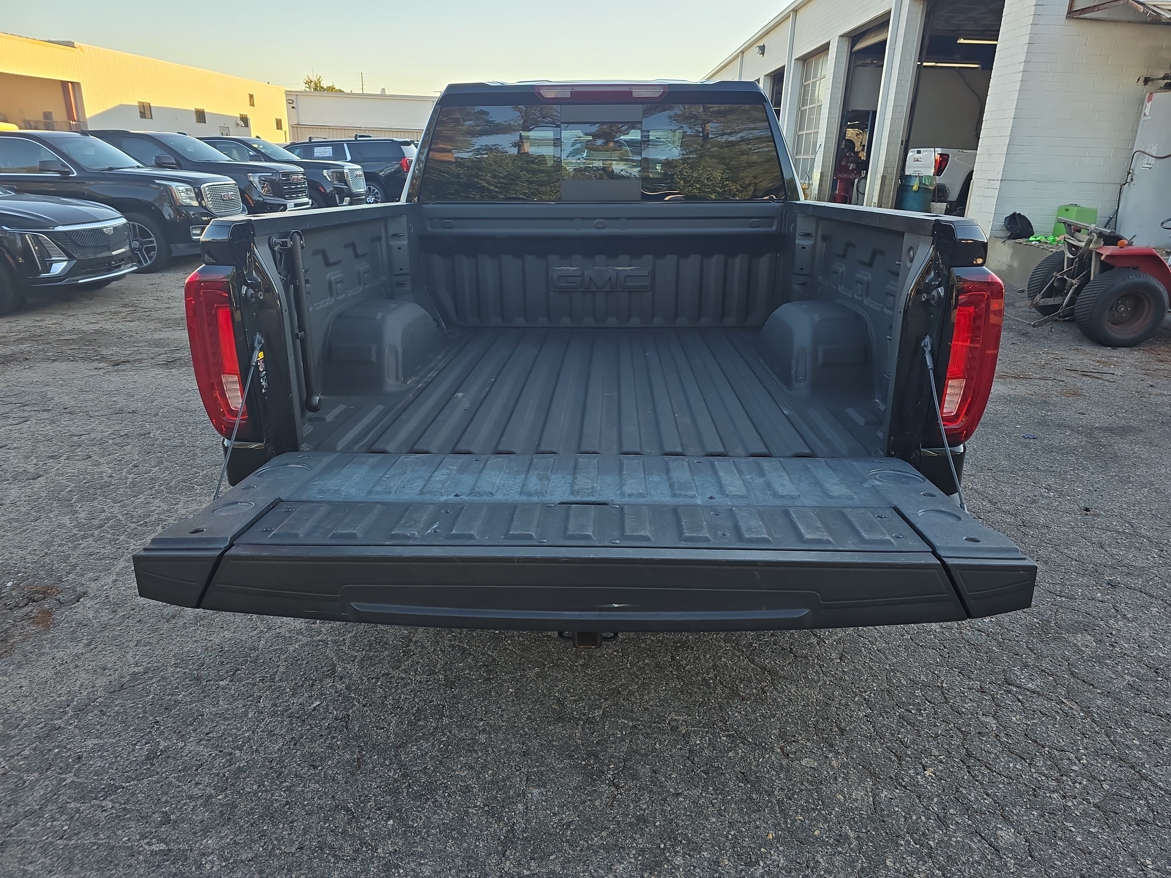 Used 2024 GMC Sierra 1500 SLT w/ SLT Premium Plus Package AWD/4WD image 13