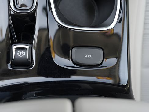 Used 2023 Buick Envision Preferred AWD/4WD image 32