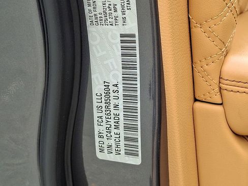 Used 2024 Jeep Grand Cherokee Summit AWD/4WD image 28