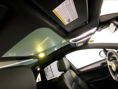 Used 2025 Porsche Macan image 20