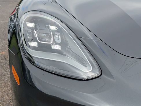Used 2022 Porsche Panamera RWD image 10