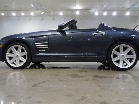 Used 2008 Chrysler Crossfire Limited RWD image 7