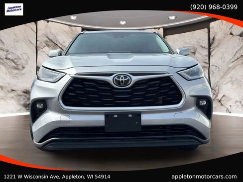 Used 2022 Toyota Highlander XLE AWD/4WD image 12