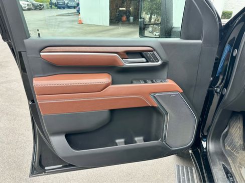 Used 2025 GMC Sierra 2500 Denali Ultimate image 10