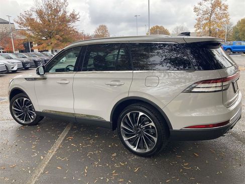 Used 2025 Lincoln Aviator Reserve w/ Equipment Group 201A image 4