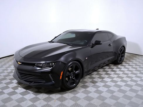 Used 2018 Chevrolet Camaro LT RWD image 3