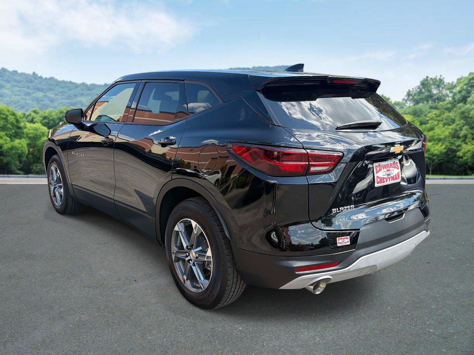 Used 2025 Chevrolet Blazer LT FWD image 24
