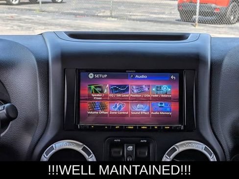 Used 2018 Jeep Wrangler Unlimited Sahara w/ Connectivity Group AWD/4WD image 24