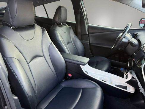 Used 2016 Toyota Prius Four Touring w/ Premium Convenience Package FWD image 26