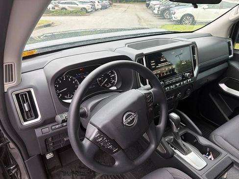 Used 2025 Nissan Frontier SV RWD image 8
