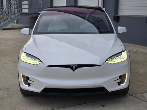 Used 2019 Tesla Model X Long Range image 3