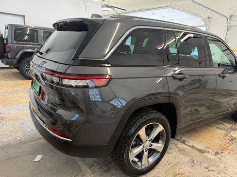 Certified 2022 Jeep Grand Cherokee Limited AWD/4WD image 4