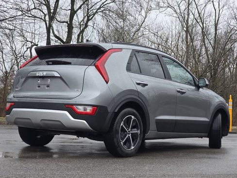 Used 2023 Kia Niro EX image 17