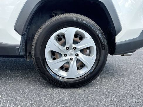 Used 2019 Toyota RAV4 LE AWD/4WD image 26