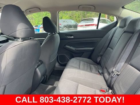 Used 2022 Nissan Altima 2.5 SV FWD image 12