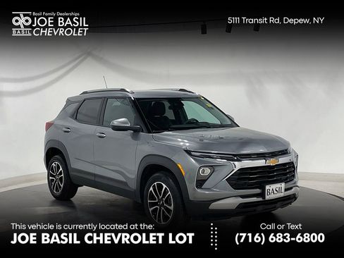 Used 2024 Chevrolet TrailBlazer LT w/ Driver Confidence Package AWD/4WD image 1