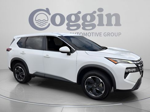 Used 2024 Nissan Rogue SV AWD/4WD image 7