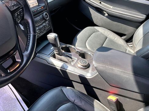 Used 2017 Ford Explorer XLT w/ Equipment Group 202A image 16