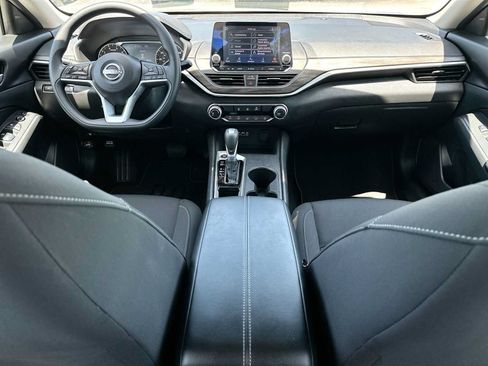 Used 2025 Nissan Altima 2.5 SV FWD image 25