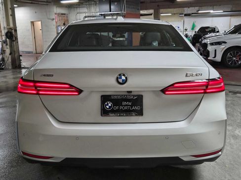 Used 2024 BMW 530i xDrive AWD/4WD image 4