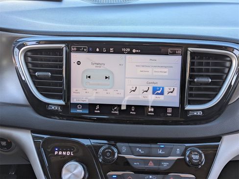 Used 2024 Chrysler Pacifica Touring-L image 20