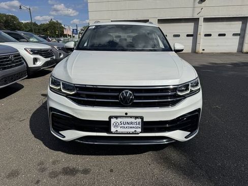 Used 2024 Volkswagen Tiguan SEL R-Line AWD/4WD image 2