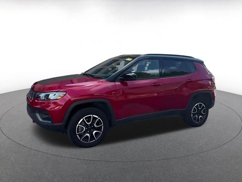 Used 2025 Jeep Compass Trailhawk AWD/4WD image 6