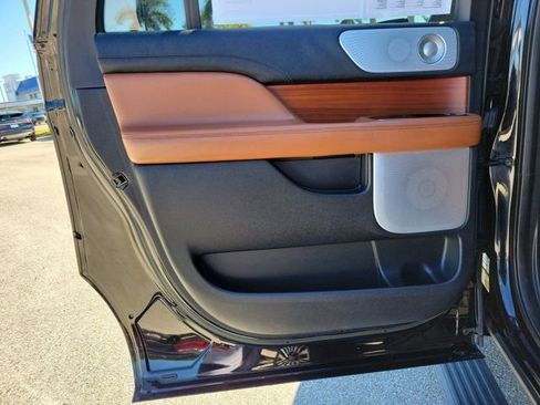 Used 2020 Lincoln Navigator L Reserve w/ Luxury Package image 14