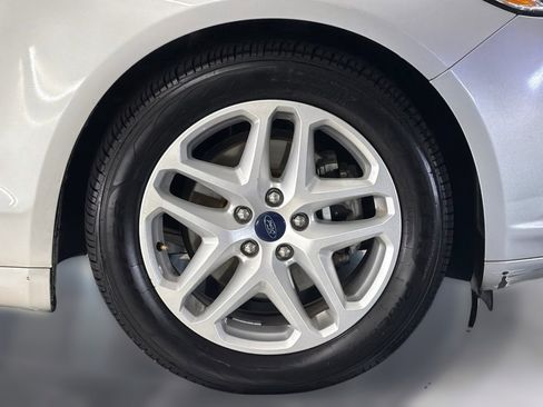Used 2015 Ford Fusion SE w/ Equipment Group 202A FWD image 11