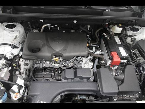 Used 2025 Toyota RAV4 XLE AWD/4WD image 21