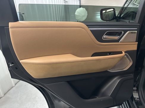 Certified 2025 INFINITI QX80 Sensory image 37