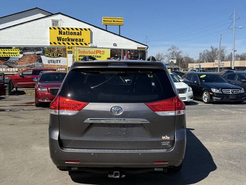 Used 2012 Toyota Sienna Limited w/ Premium Pkg image 4