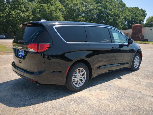 New 2027 Chrysler Pacifica LX FWD image 3